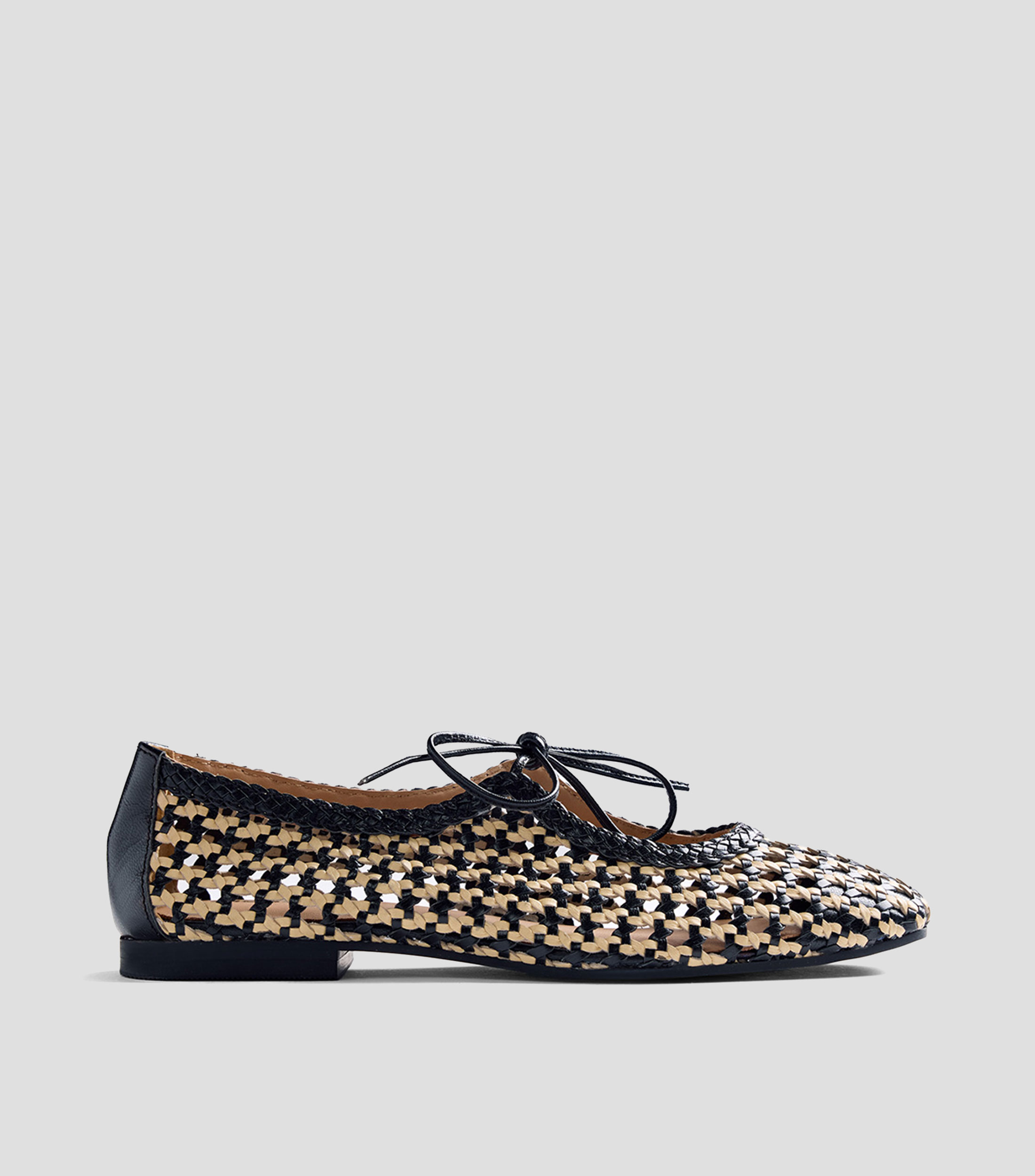 Flats planos en piel con cintas Mujer